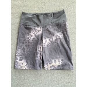 Nike Shorts Womens M Grey Dri-FIT Snakeskin Leopard Biker Athletic Tight Fit